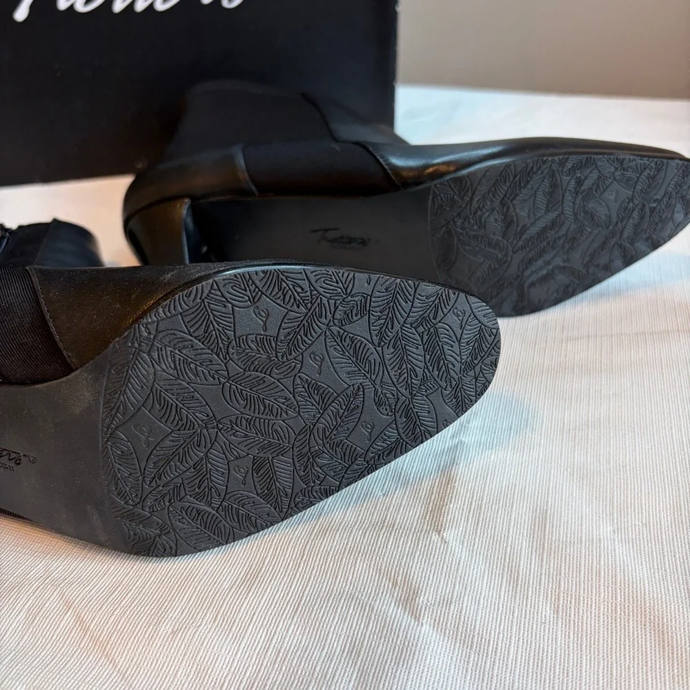 Trotters Black Leather Ankle Booties with Side Zip Detail